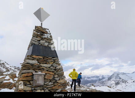 Schnals, Iceman, Similaun Ötzi (Homme, l'homme de Hauslabjoch, l'Iceman tyrolien, Hauslabjoch momie) près de memorial Tisenjoch, Vinschgau, Bozen (Südtirol), le Tyrol du Sud, l'Alto Adige, Italie Banque D'Images