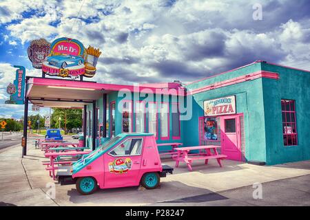 Kingman, Arizona - 24 juillet 2017 : M. Dz Route 66 Diner à Kingman situé sur l'historique Route 66. Banque D'Images