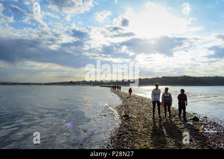 La marche à suivre en bardeaux causeway le fort à l'Bembridge et St Helens Fort à pied, 2017, démarrage fromm St Helens sur l'île de Wight. Banque D'Images