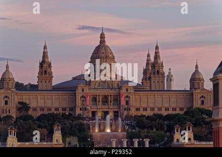 Barcelone, Espagne - 27 mars 2015 : Museu Nacional d'Art de Catalunya au coucher du soleil Banque D'Images