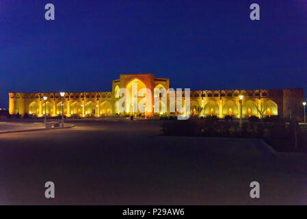 Isfahan, Iran - Mars 20, 2018 : Shah Abbasi ou caravansérail Shah Desoxydemoxepam la nuit Banque D'Images