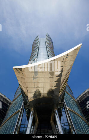 Varsovie, Pologne. Le gratte-ciel de Varsovie Spire. Banque D'Images