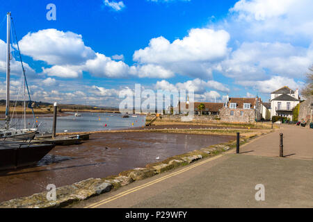 Le front de la rivière Exe à marée basse à Topsham, Devon, England, UK Banque D'Images