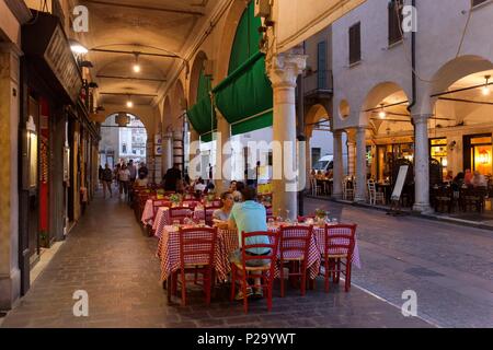 L'Italie, Lombardie, Mantoue (Mantova), classée au Patrimoine Mondial de l'UNESCO, Via Broletto Banque D'Images