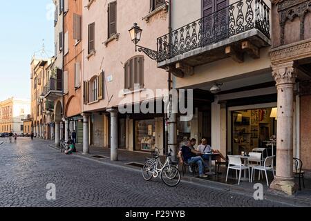 L'Italie, Lombardie, Mantoue (Mantova), classée au Patrimoine Mondial de l'UNESCO, la piazza delle Erbe Banque D'Images