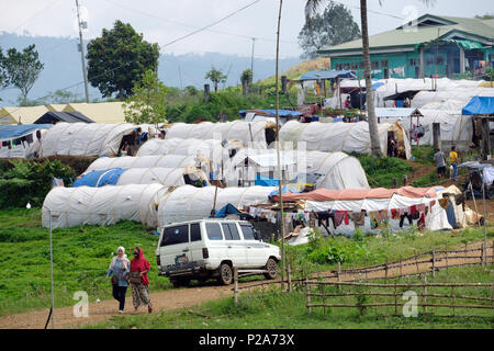 Tentes d'un camp pour les habitants de fuir la ville en ruines de Marawi. L'île de Mindanao, Philippines - Zelte mit der Bewohner Camps für geflohene zerstörten Stadt Marawi. Insel Mindanao, Philippinen Banque D'Images