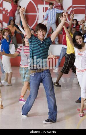 Titre original : High School Musical 2. Titre en anglais : High School Musical 2. Directeur de film : Kenny Ortega. Année : 2007. Stars : ZAC EFRON, Vanessa Hudgens. Credit : WALT DISNEY PICTURES / Album Banque D'Images