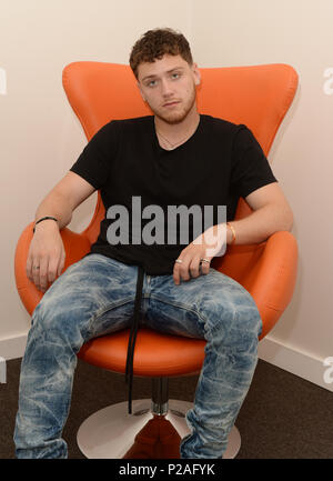 Hollywood, FL, USA. 13 Juin, 2018. Bazzi Hits Live visites à la station radiophonique Hits 97,3 le 13 juin 2018 à Hollywood, en Floride. Credit : Mpi04/media/Alamy Punch Live News Banque D'Images