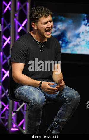 Hollywood, FL, USA. 13 Juin, 2018. Bazzi Hits Live visites à la station radiophonique Hits 97,3 le 13 juin 2018 à Hollywood, en Floride. Credit : Mpi04/media/Alamy Punch Live News Banque D'Images