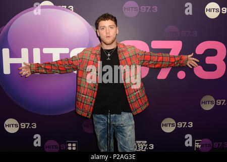 Hollywood, FL, USA. 13 Juin, 2018. Bazzi Hits Live visites à la station radiophonique Hits 97,3 le 13 juin 2018 à Hollywood, en Floride. Credit : Mpi04/media/Alamy Punch Live News Banque D'Images