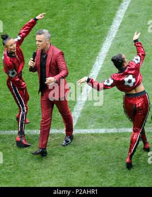 Moscou, Russie. 14 Juin, 2018. Russie, Moscou, Soccer, FIFA World Cup, premier tour, Groupe A, première journée, la Russie et l'Arabie saoudite au stade Luzhniki : La pop star Robbie Williams effectue au cours de l'inauguration de la Coupe du monde. Photo : Christian Charisius/dpa dpa : Crédit photo alliance/Alamy Live News Crédit : afp photo alliance/Alamy Live News Banque D'Images