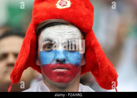 Moscou, Russie. 14 juin 2018. : 14.06.2018 firo, Moscou, football, soccer, l'équipe nationale, la Coupe du Monde 2018 en Russie, la Russie, la Coupe du Monde 2018 en Russie, la Russie, la Coupe du Monde 2018, la Russie La Russie, Match d'ouverture, M01, la Russie - l'Arabie Saoudite, la Russie dans le monde entier l'utilisation de ventilateur | Crédit : dpa/Alamy Live News Banque D'Images