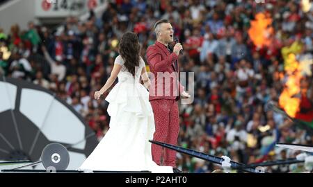 Moscou, Russie. 14 juin 2018. : 14.06.2018 firo, Moscou, football, soccer, l'équipe nationale, la Coupe du Monde 2018 en Russie, la Russie, la Coupe du Monde 2018 en Russie, la Russie, la Coupe du Monde 2018, la Russie La Russie, Match d'ouverture, M01, la Russie - l'Arabie saoudite, Sanger Robbie Williams | Conditions de crédit dans le monde entier : dpa/Alamy Live News Banque D'Images