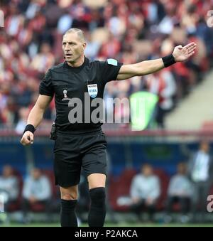 Moscou, Russie. 14 juin 2018. : 14.06.2018 firo, Moscou, football, football, équipe nationale, coupe du monde 2018 en Russie, la Russie, la coupe du monde 2018 en Russie, la Russie, la Coupe du Monde 2018, la Russie La Russie, match d'ouverture, M01, la Russie - l'Arabie saoudite, arbitre Nestor Pitana, geste | Conditions de crédit dans le monde entier : dpa/Alamy Live News Banque D'Images