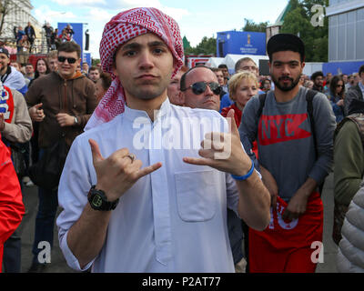 Nizhny Novgorod, Russie. 14 Juin, 2018. Regarder le ventilateur de l'Arabie Saoudite la Russie contre l'Arabie saoudite jeu dans la fan zone.La Coupe du Monde de Football 2018 est la 21e Coupe du Monde de la FIFA, qui commence le 14 juin et se termine le 15 juillet 2018 en Russie. Credit : Aleksey Fokin SOPA/Images/ZUMA/Alamy Fil Live News Banque D'Images