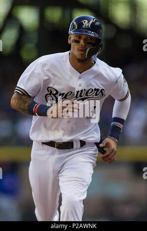 Milwaukee, WI, USA. 13 Juin, 2018. L'arrêt-court des Milwaukee Brewers Orlando Arcia # 3 en action le principal Ligue base-ball match entre les Milwaukee Brewers et les Cubs de Chicago au Miller Park de Milwaukee, WI. John Fisher/CSM/Alamy Live News Banque D'Images