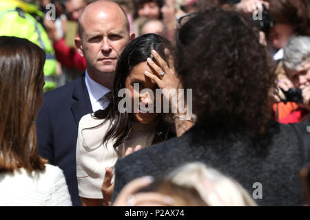 Meghan Markle, duchesse de Sussex, visites Chester sur son premier engagement public avec Sa Majesté la Reine Elizabeth II. Chester, Cheshire, le 14 juin 2018. Crédit : Paul Marriott/Alamy Live News Banque D'Images