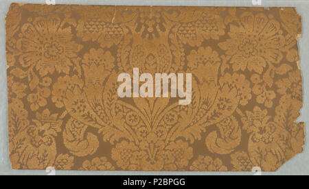 . Anglais : Flanc - Fragment (Angleterre), ca. 1900 . Anglais : largeur complète donnant moins d'une répétition de la conception symétrique développé verticalement de foliée et formes florales suggérant de Damas le début du 18e siècle. Imprimé en brun clair sur le sol brun neutre troupeau sur papier gaufré. . Vers 1900 291 - Fragment de paroi latérale (Angleterre), ca. (1900 CH 18562377-2) Banque D'Images
