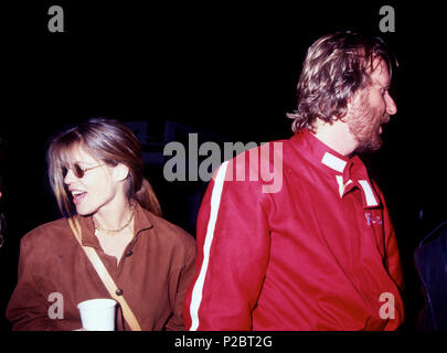 SAUGUS, CA - 12 OCTOBRE : (L-R) L'actrice Linda Hamilton et directeur James Cameron assister à Reid Rondell Celebrity Road Race le 12 octobre 1991 à Saugus Saugus Speedway, en Californie. Photo de Barry King/Alamy Stock Photo Banque D'Images