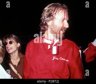 SAUGUS, CA - 12 OCTOBRE : (L-R) L'actrice Linda Hamilton et directeur James Cameron assister à Reid Rondell Celebrity Road Race le 12 octobre 1991 à Saugus Saugus Speedway, en Californie. Photo de Barry King/Alamy Stock Photo Banque D'Images