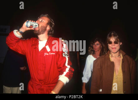 SAUGUS, CA - 12 OCTOBRE : (L-R) James Cameron Directeur et de l'actrice Linda Hamilton assister à Reid Rondell Celebrity Road Race le 12 octobre 1991 à Saugus Saugus Speedway, en Californie. Photo de Barry King/Alamy Stock Photo Banque D'Images