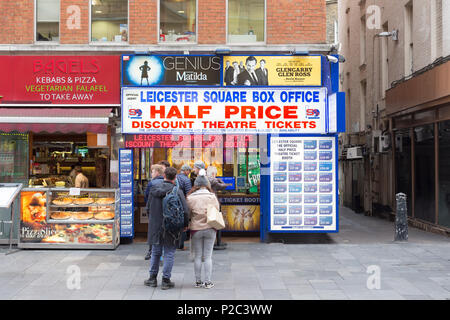 Leicester square box office, moitié prix et discount theatre ticket, Londres, Angleterre Banque D'Images