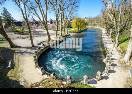 France, Côte-d'Or, Bèze, Promenade de la source autour de la résurgence de la Bèze river Banque D'Images