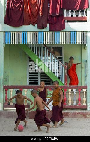 Le Myanmar, Mandalay, l'école monastique Aung Myae Oo Banque D'Images