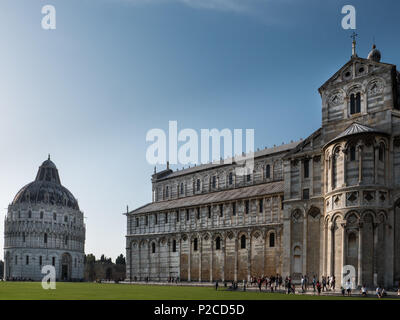 La Cathédrale et le baptistère de Pise, un jour ensoleillé Banque D'Images