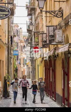 Italie, Sardaigne, dans l'ouest de la Sardaigne, Alghero, sreet via Arborea Banque D'Images