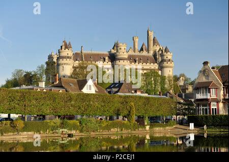 La France, l'Oise, Pierrefonds, Pierrefonds château construit au 14e siècle par Louis d'Orléans et rénové par Viollet le Duc au xixe siècle Banque D'Images