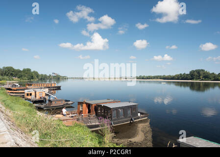 Les bateaux de plaisance amarrés sur les rives de la Loire Banque D'Images