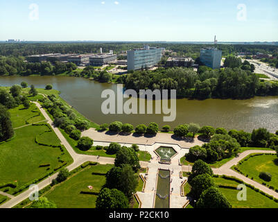 Dans l'étang du parc de la Victoire à Zelenograd dans Moscou, Russie Banque D'Images