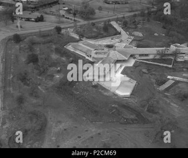 . Titre : [Gros plan vue aérienne de la maison de John Gillin, conçu par Frank Lloyd Wright] Créateur : Richie, Robert Yarnall (1908-1984) Date : 3 octobre 1957 Partie de : Robert Yarnall Richie photographies Description physique : 1 négatif : film ; 12,4 x 17,6 cm. Fichier : ag1982 0234 4523 3 fermer opt.jpg l'homme : Merci de citer l'Université Méthodiste du Sud, Université centrale des bibliothèques, Bibliothèque DeGolyer lors de l'utilisation de ce fichier image. Une version haute qualité de ce fichier peut être obtenue moyennant certains frais Degolyer@smu.edu. Pour plus d'informations, voir : digitalcollections.smu.edu/u ?/ryr,103 Voir le Robert Yarnall Banque D'Images