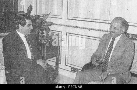 . Le Président tunisien Zine el-Abidine Ben Ali (à gauche) avec le vice-premier ministre Taha Yasin Ramadan (à droite) . 1er janvier 1989. L'agence de presse irakienne (INA) 7 Ben Ali avec Taha Yassin Ramadan 1988 Banque D'Images