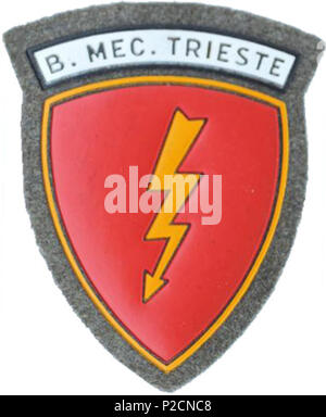 . Anglais : blason de l'armée italienne Brigade Mécanisée de Trieste . 28 mai 2013, 16:18:20. Bureau héraldique publique - Ministère de l'héraldique et de cérémonie le Président de la République de l'Italie 13 CoA mil ITA mec bde Trieste Banque D'Images