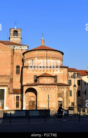 L'Italie, Vénétie, Padova, Padoue, la piazza Duomo, le baptistère de la cathédrale Banque D'Images