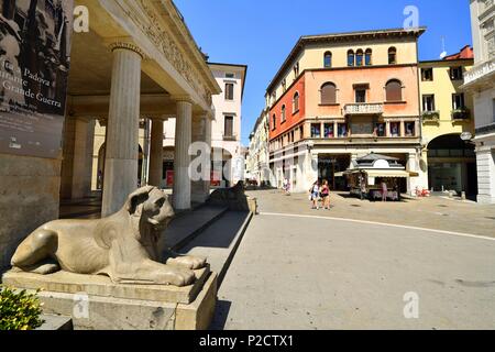 L'Italie, Vénétie, Padova, Padoue, la Piazza Cavour, le Café Pedrocchi, café historique de la ville, inauguré en 1831 Banque D'Images