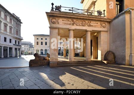 L'Italie, Vénétie, Padova, Padoue, la Piazza Cavour, le Café Pedrocchi, café historique de la ville, inauguré en 1831 Banque D'Images