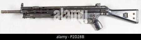 . Svenska : Kulspruta, lätt, HK 21 A1.Helautomatiskt luftkylt, vapen med bandad munitions je ksp/58 bande. Pipan har benstöd bytas snabbt och kan tu. Kolven (konstmassa av plast). Tillv. på försök jusqu'beväpning hemvärnet fastställd av, ej modell, för Svensk räkning i 21 exemple. Kaliber 7,62x51 mm. Mekanisk eldhastighet : . 23 février 2018. Armémuseum (le Musée de l'armée suédoise) 24 HK 21 LMG CÔTÉ GAUCHE Banque D'Images