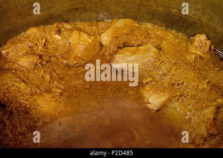 France, Sarthe, Connerre, Claude Segouin, boucherie, préparation des rillettes, de la cuisson Banque D'Images