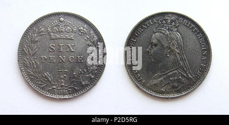 . La reine Victoria Sixpence anglais de 1887. Diamètre : 1,90 cm. Les deux parties sont d'une même médaille. 19 juillet 2009. Anakin101 Anglais 18 Sixpence 1887 Banque D'Images