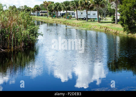Floride, FL Sud, fort ft. Pierce,savanes Recreation Area,Preserve,Environmental protection,County Park,nuit camping,camping,RV,canal,eau,vi Banque D'Images