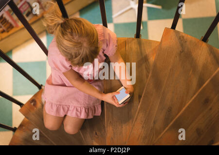 High angle view of girl using mobile phone Banque D'Images