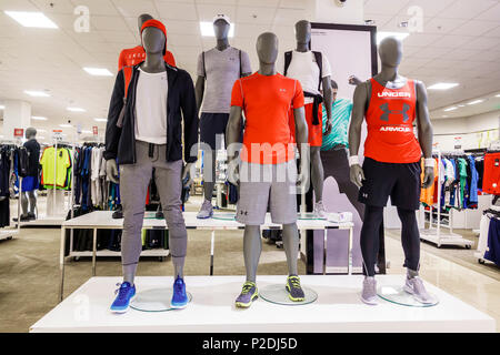 Jensen Beach Florida, Macy's Department Store, intérieur shopping d'intérieur vendant au détail, vêtements de sport pour hommes sous Armour mannequin vente d'exposition Banque D'Images