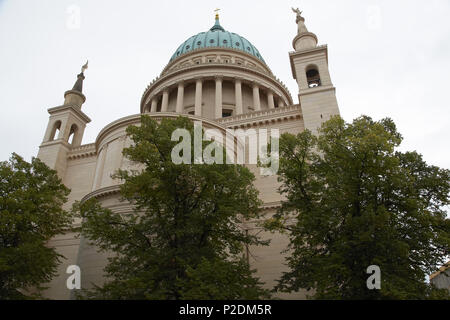 Voir à l'église Saint-Nicolas de Potsdam sur la rivière Havel, Brandebourg, Allemagne, Europe Banque D'Images