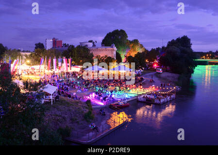 Festival de la ville le long du Danube avec château, Ingolstadt, Upper Bavaria, Bavaria, Germany Banque D'Images