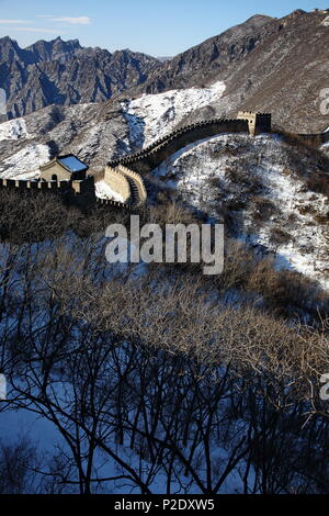 Grande Muraille de Chine, les sections non restaurés près de Mutianyu Banque D'Images