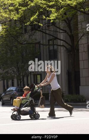 Titre original : The Nanny Diaries. Titre en anglais : The Nanny Diaries. Directeur de film : Shari Springer Berman, ROBERT PULCINI. Année : 2007. Stars : Scarlett Johansson ; NICHOLAS ART. Credit : WEINSTEIN COMPANY, l'/FILMCOLONY / Album Banque D'Images