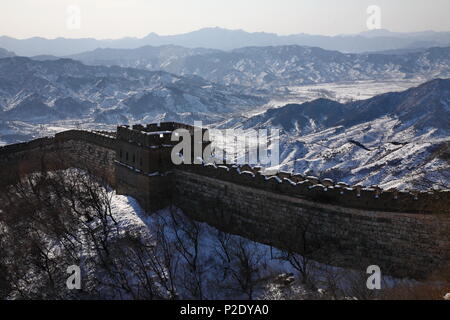 Grande Muraille de Chine, les sections non restaurés près de Mutianyu Banque D'Images